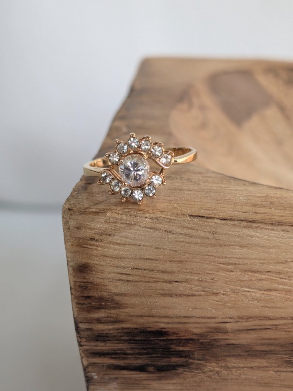 Gold Tone Cocktail Ring Halo Cubic Zirconia Thailand Round Center Stone Size 9